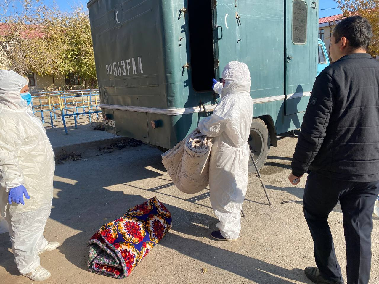 Урганч шахар СЭО ва ЖС бўлими ходимлари томонидан Ал-Хоразмий кўча 3 уй 9 хонадонда сил касаллиги ўчоғида тушунтириш ва дезинфекция ишлари олиб борилди.