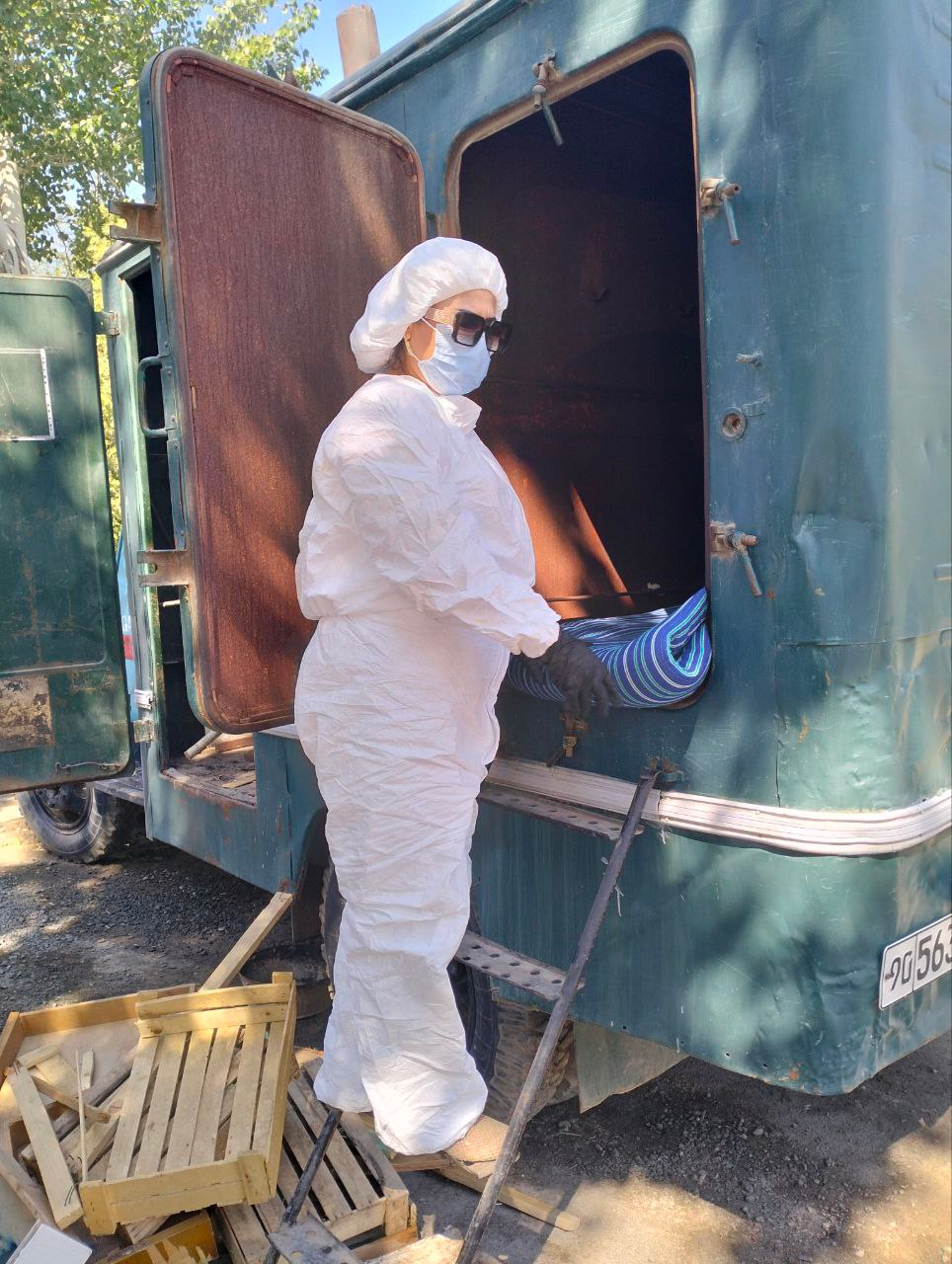 Урганч шахар СЭО ва ЖС бўлими дезинфекция бўлими ходимлари томонидан томонидан Вилоят тери таносил касалликлари диспансерининг кўрпа- тўшаклари дезкамерадан ўтказилиб ,дезинфекция ишлари олиб борилди.