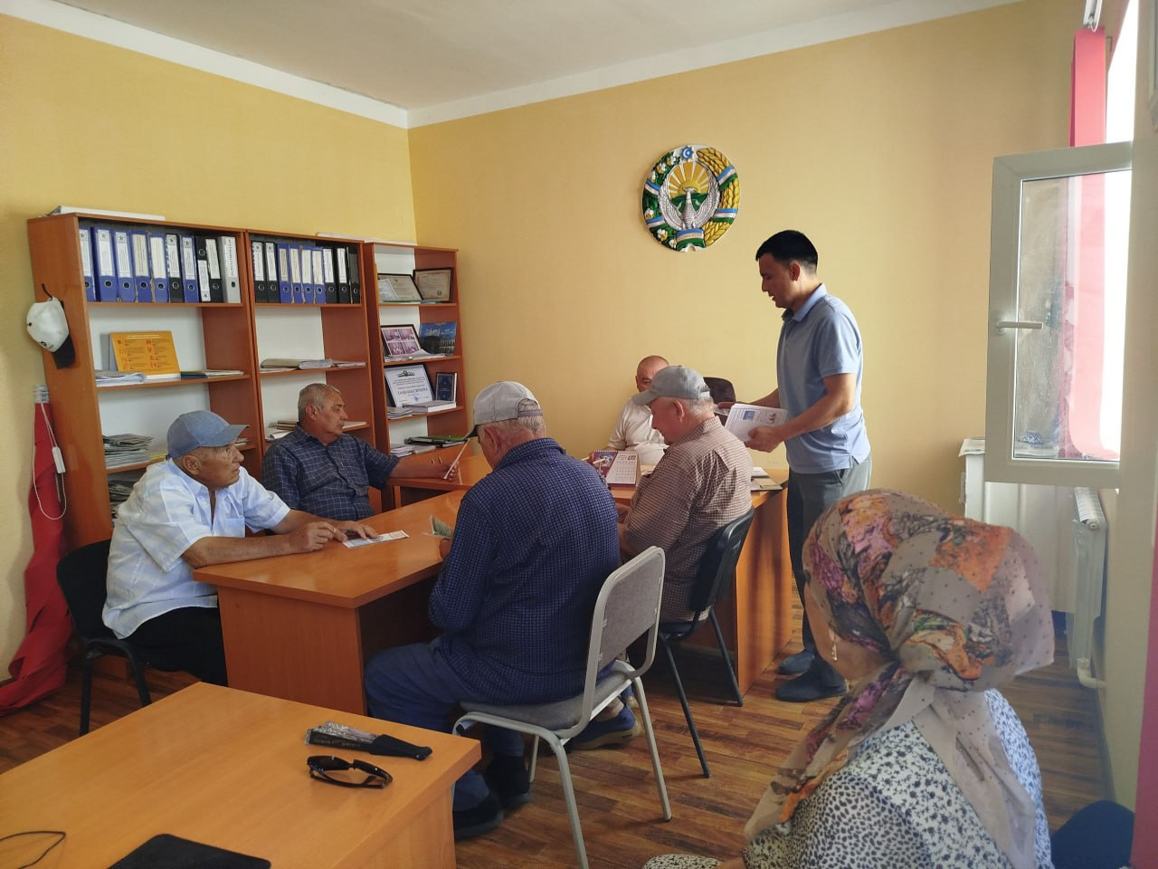 Урганч шахар СЭО ва ЖС бўлими ходимлари Жамбул махалласи ахолиси билан учрашиб, ахолининг санитария гигиеник жихатдан саводхонлигини оширишда ўз хиссаларини қўшдилар.